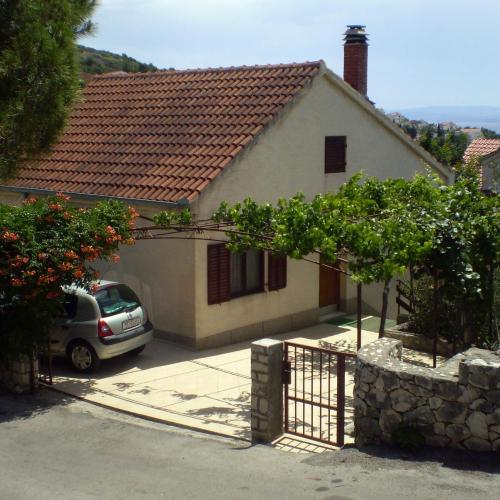 Apartments with a parking space Mavarstica, Ciovo - 12435