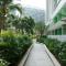 Maui Condotel Azure Residence - Manila
