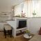 Apartment & Room Split Lea