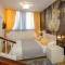 Apartment & Room Split Lea