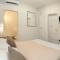 Apartment & Room Split Lea