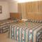 Stagecoach Motel