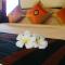 Baan Banyan Villa, wood house short walk to Mae Nam beach