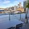 Foto: Princes Wharf - Luxury 2BR Penthouse with Amazing Views 36/48