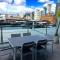 Foto: Princes Wharf - Luxury 2BR Penthouse with Amazing Views 37/48