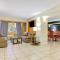 Days Inn & Suites by Wyndham Tampa - Ybor City