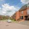 Garfield House, 3 bed house, sleeps 7, Nr Rushden Lakes, allocated parking, corporates welcome - Wellingborough