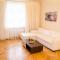 Foto: Two-Bedroom Apartment Town Hall with Free Parking 5/22