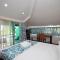 Bluewaves Beach House
