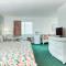 Super 8 by Wyndham Reedsburg