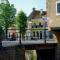 Huisje aan de gracht