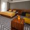 Hotel 99