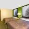 Super 8 by Wyndham Radford VA