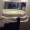 Foto: Grewals Inn and Suites by Elevate Rooms 60/61