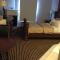 Foto: Grewals Inn and Suites by Elevate Rooms 59/61