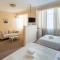 light hotel & hub