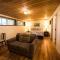 Skeena River House Bed & Breakfast - Тірейс