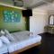ArtHOUSE Beachfront Accommodation - Емеральд-Біч