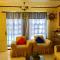 Entire House with 4 rooms near SM Molino and Vermosa Ayala - 伊穆斯