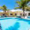 Sprat Bay Luxury Villa - Half Way Pond