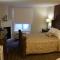 Foto: Grewals Inn and Suites by Elevate Rooms 54/61