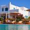Naoussa Bay Villas
