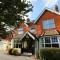 Corner House Hotel Gatwick with Holiday Parking - Horley