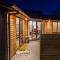 Designer Cabin - with outdoor bath!