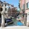 Appartamento Calle dei Preti info at yourhomefromhomeinvenice-venicerentalapartments dot it