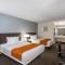 Days Inn & Suites by Wyndham Orlando Airport