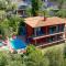 red house conditioned whit pool enchanting lake view - مالسيسيني