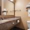 Best Western Plus New Caney Inn & Suites