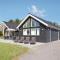 Foto: Seven-Bedroom Holiday home Tranekær with a room Hot Tub 03