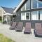 Foto: Seven-Bedroom Holiday home Tranekær with a room Hot Tub 03 8/38