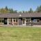 Foto: Three-Bedroom Holiday Home in Lokken 4/25