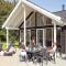 7 Bedroom Cozy Home In Sydals