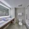 Holiday Inn Express Hotel & Suites Medford-Central Point by IHG