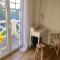 Zimmer mit Bad und Balkon