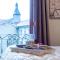 Cuatro Caminos Rooms