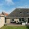 Foto: Spacious Apartment in Oosterend Terschelling Amidst Meadows