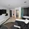 Black and White Suitte "Marques"