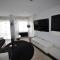 Black and White Suitte "Marques"