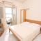Apartments by the sea Pisak, Omis - 4815