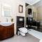 Le Petit Chateau Guest House - Durbanville