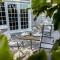 Le Petit Chateau Guest House - Durbanville