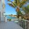 Foto: Serenity Waters 6 - Pristine 2 BDRM Apt with Water Views 18/19