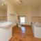 Spacious Waimes Villa