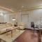 Quality Hotel D V Manor