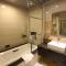 R7 Hotel