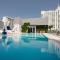 Iberostar Waves Berkeley Shore